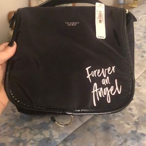 Hangable makeup bag